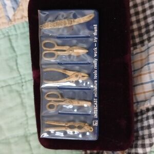 Intercast Miniature Working Tools x5 Knife Shears Gold Dollhouse Advertising Set